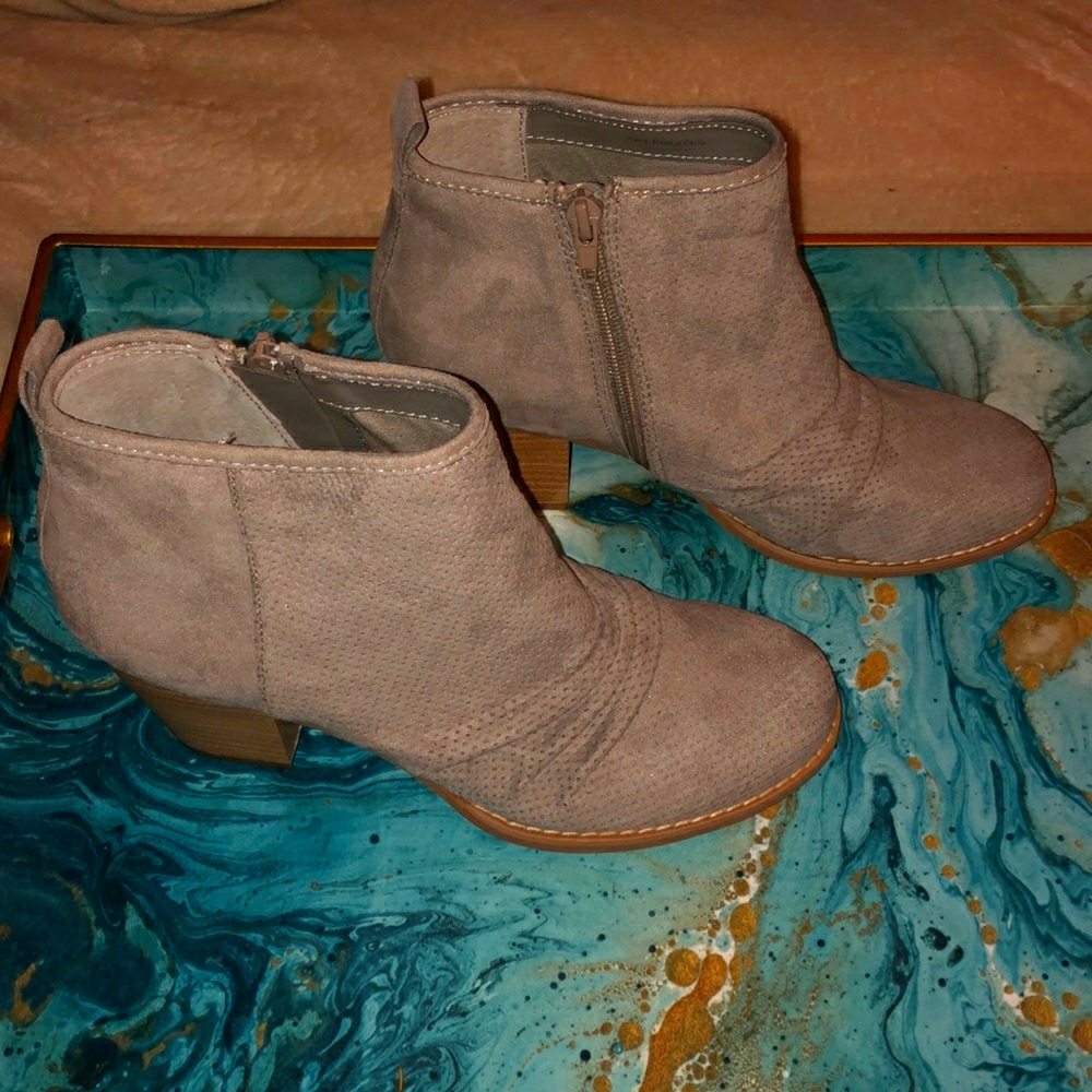 Dolce Vita Grey Suede Ruched Ankle Bo…